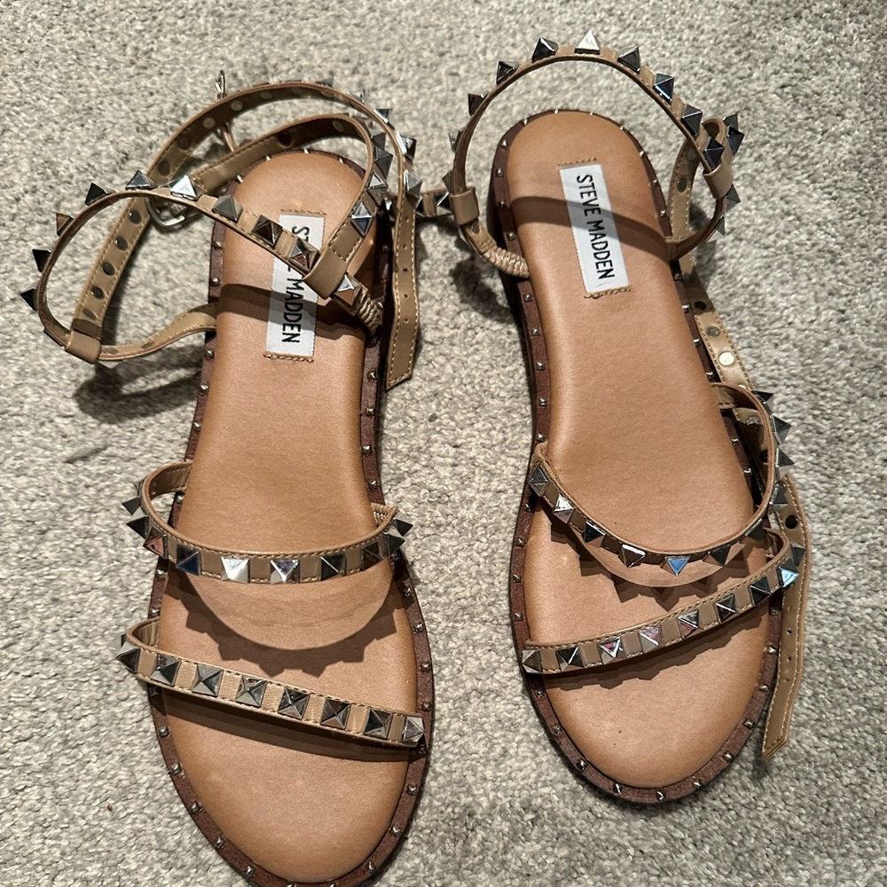 NWOT Steve Madden wrap around ankle stud sandals 7.5